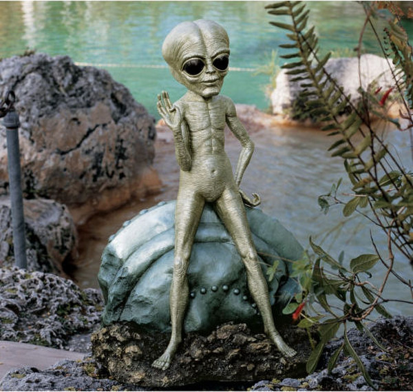 Roswell The Alien Sculpture with crashed space ship Decor for Garden